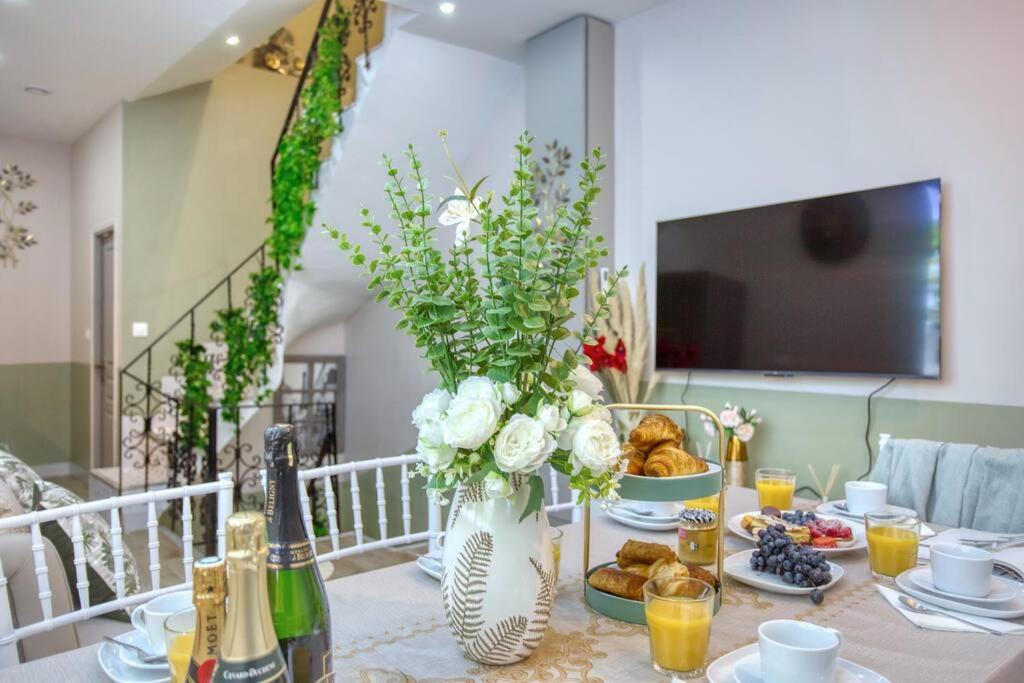 Le Nid Parisien Triplex Cosy Et Chaleureux Apartment Bagian luar foto